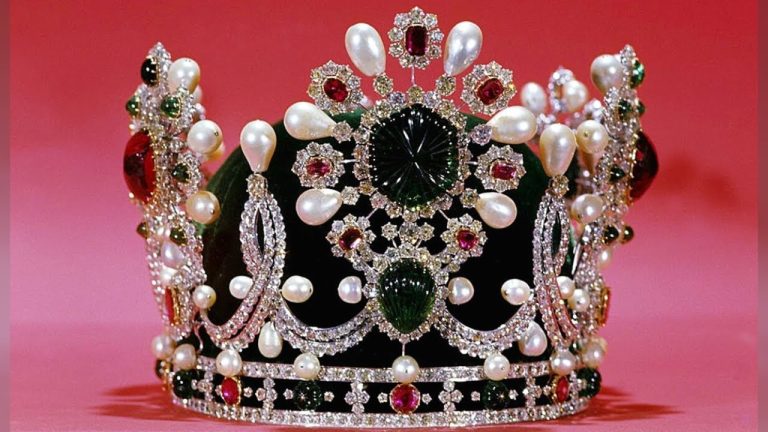 legendary-crowns-and-tiaras-in-the-world-sewelo