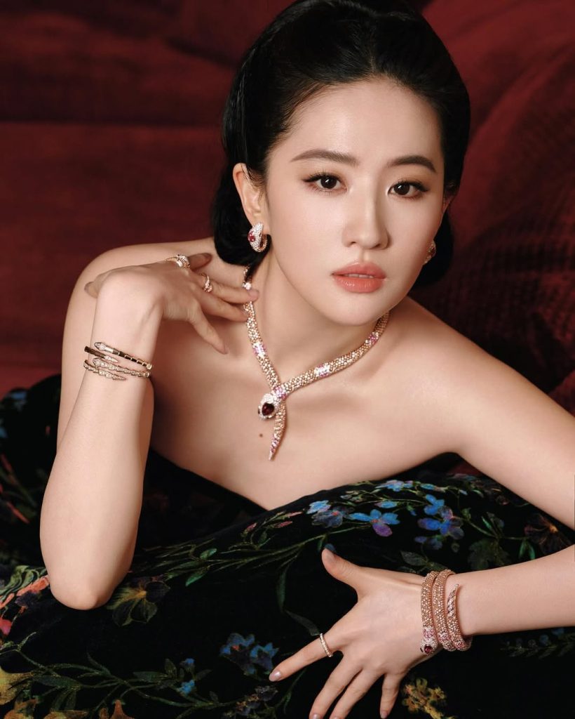 liu yifei wearing bulgari serpenti infoniti collection