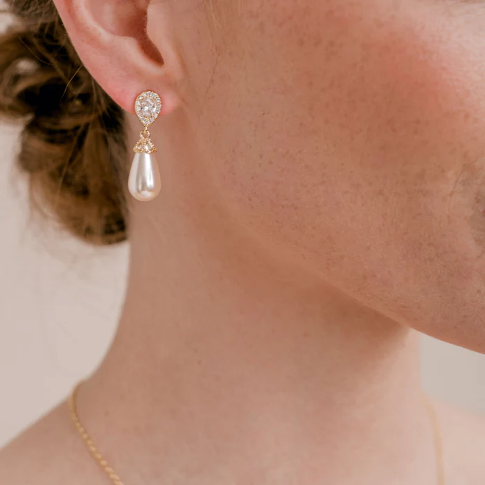 Noemi teardrop pearl earrings