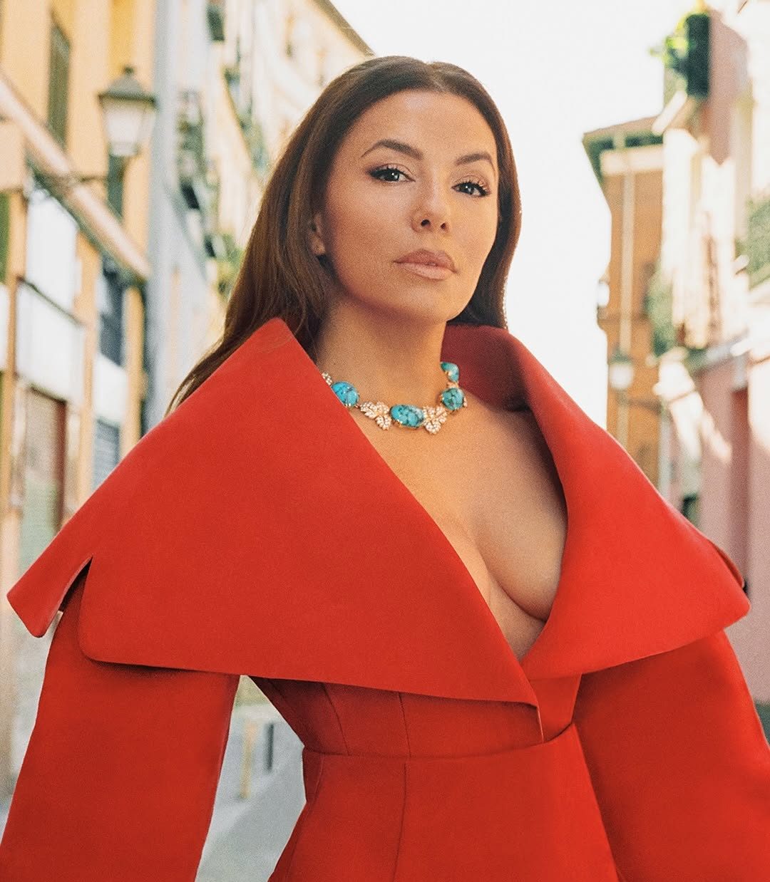 eva longoria in red coat wearing blue necklace 2025 jewelry trends