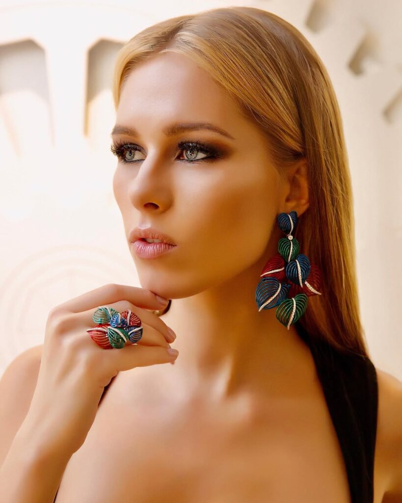 woman wearing chunky floral jewelry