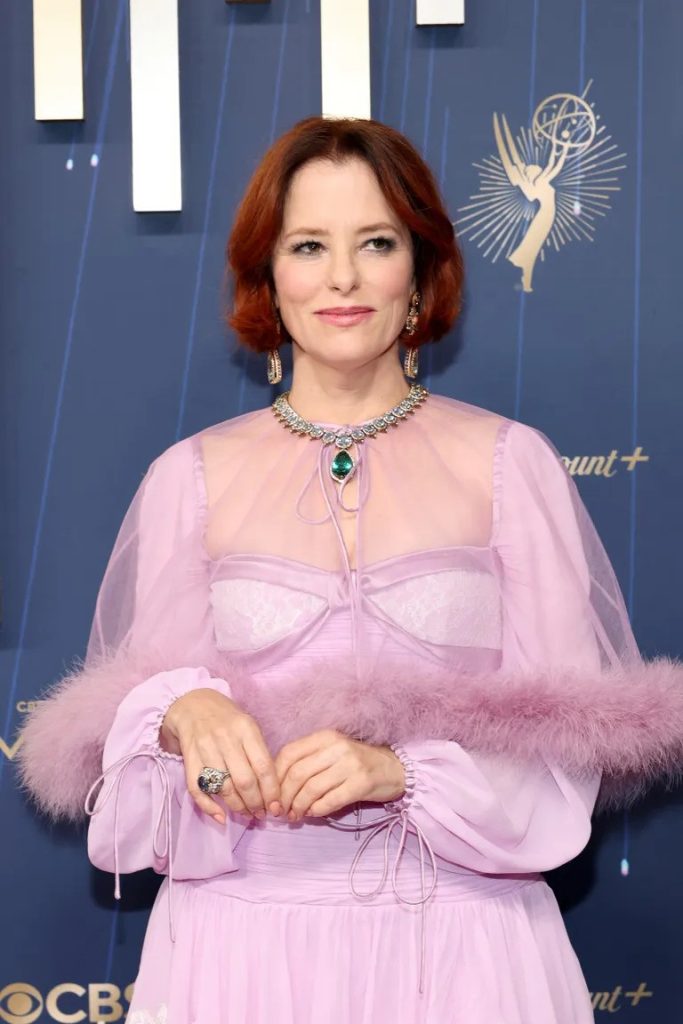parker posey best jewelry at the 2025 emmy awards