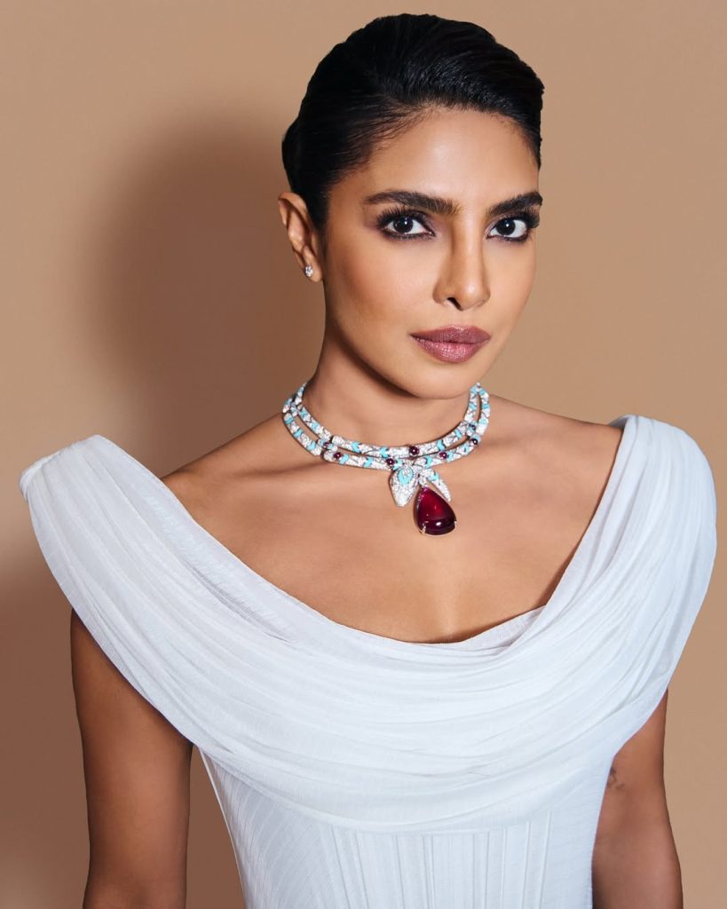 priyanka chopra at bvlgari serpenti infinito exhibition mumbai