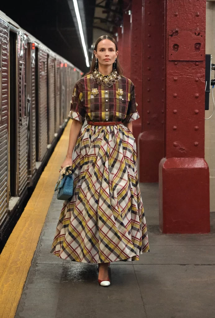 woman wearing chanel floral necklaces jewelry with pearls at chanel 2026 métiers d'art show
