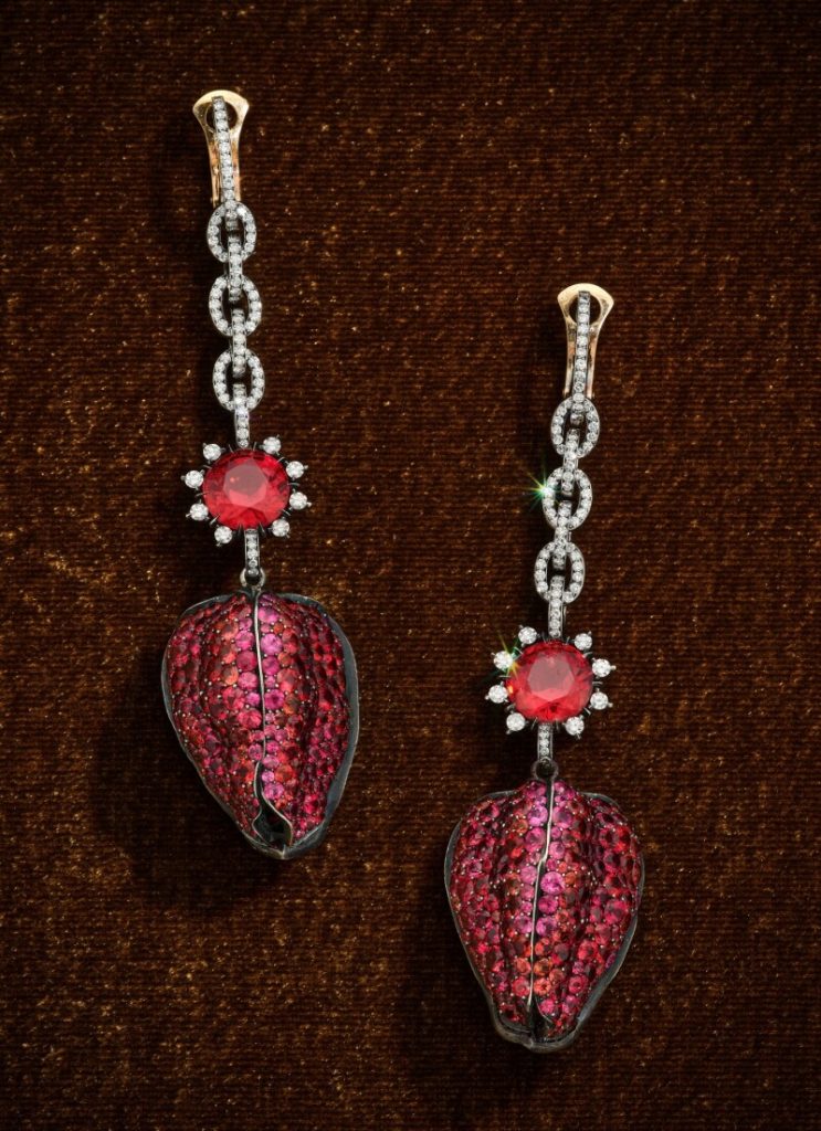 jar spinel and sapphire earrings 