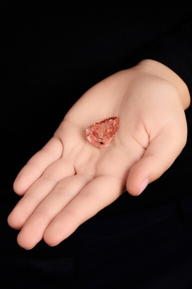 person holding the desert rose diamond in the palm 