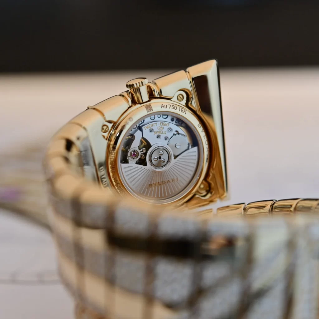 caseback of bvlgari tubogas manchette