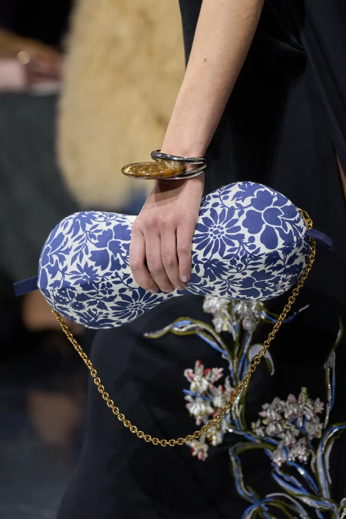 dior peanut style clutch