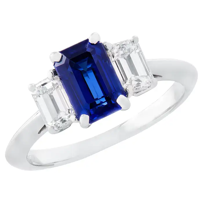 blue sapphire and diamond ring