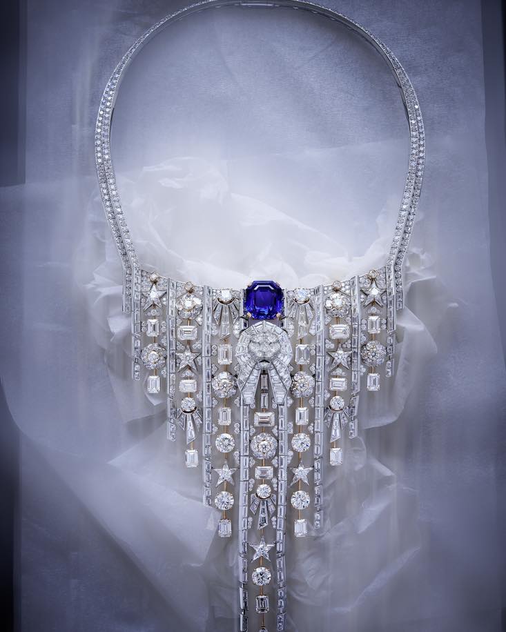 chanel imprimé lion necklace
