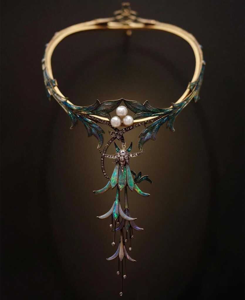 art nouveau necklace