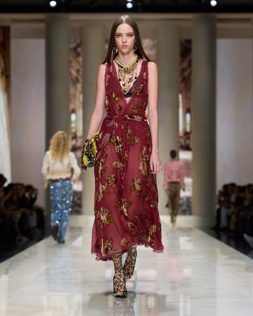 model wearing dolce and gabbana neckmess jewelry mfw spring 2027 trends